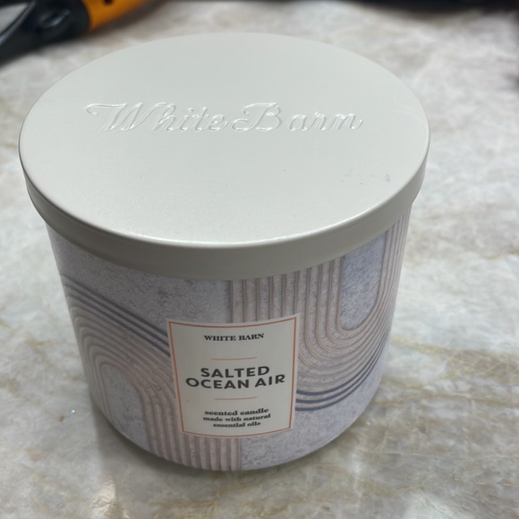BRAND NEW! Bath & Body Works Salted Ocean Air Candle.Rare and discontinued scent - Picture 4 of 6